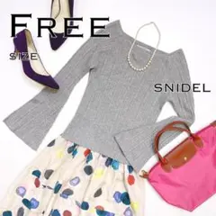 SNIDELスナイデル アクリル混フレアスリーブボートネックケーブルニットグレー