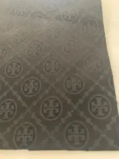 ジャガード生地　はブラック　Ｔ柄