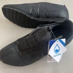 Mizuno 防水 ブラックスニーカー　スリッポン