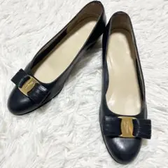 Salvatore Ferragamo ヴァラ レザー ネイビー サイズ5