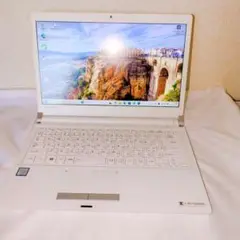 【美品】設定済みノートパソコン✨DYNABOOK 白 i3 SSD