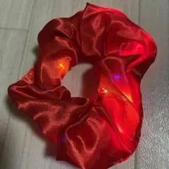 LEDライト付き赤シュシュ