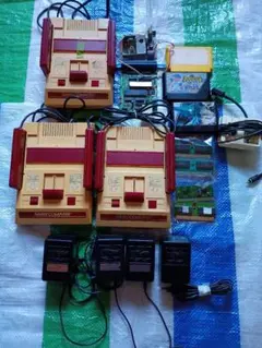 【ジャンク品】ファミコン４台アダプター等【ジャンク品】