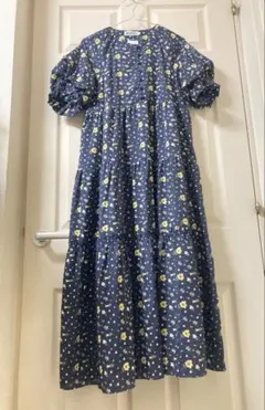 小花柄　パフスリーブ　ティアード　ワンピース