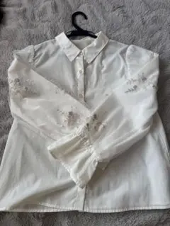 Chulae 刺繍入りホワイトシャツ 長袖
