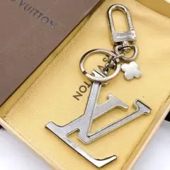LOUIS VUITTON カプシーヌ キーホルダー メタル シルバー