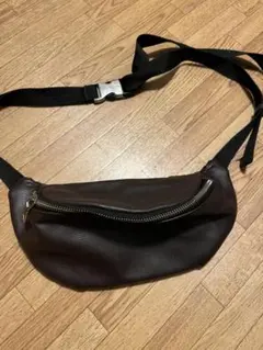 CONFIRM ブラウン レザー ボディバッグ