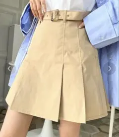 moment+ ベルト付きタックミニスカパン
