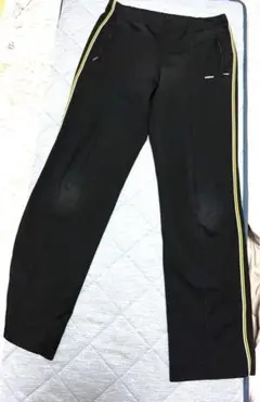 adidas 3ストライプ 黒ジャージパンツ