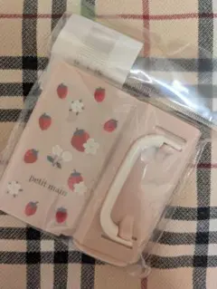 新品未使用 petit main いちご柄 ドリンクホルダー ピンク