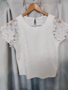 イッツデモ　レース付き　ホワイトTシャツ サイズF
