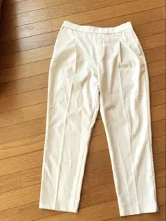 クリーム色プリーツスラックス　XL