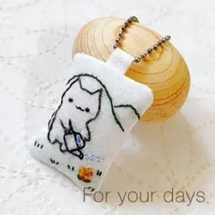 刺繍キーホルダー＊ハンドメイド＊猫さんの暮らし＊水やり＊お花