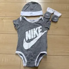 NIKEロンパースセット（帽子・靴下付き）