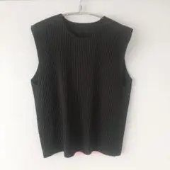 ［入手困難］イッセイミヤケ　オムプリッセ黒 ノースリーブタンクトッププリーツ加工 入手困難］イッセイミヤケ オムプリッセ黒 ノースリーブタンク