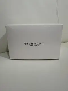 ジバンシー　ノベルティ　ポーチ　レッド