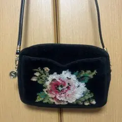 フェイラー　 黒の花柄刺繍ショルダーバッグ