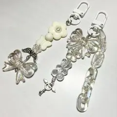 10/1値上げ白ホワイト蝶と花のビーズキーホルダーy2kコレクトブックkpop