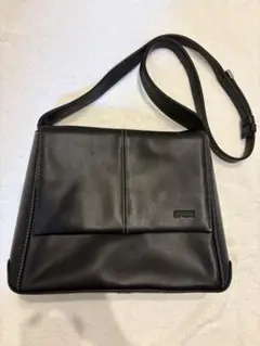 【最終お値下】BREE ブラックレザーショルダーバッグ