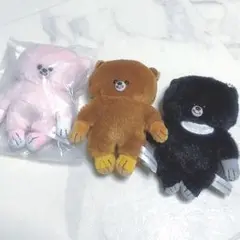顔がギュッとしたくまのぬいぐるみ