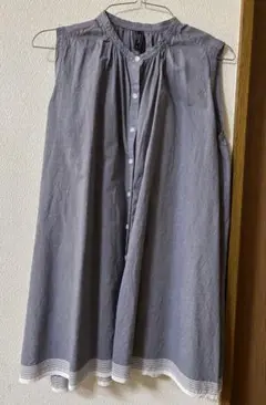 グレー ノースリーブシャツ ストライプ裾