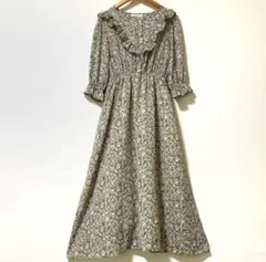 ショルダーフリルにノスタルジックぼかし花柄のロングフレアワンピース