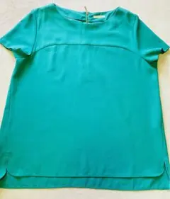 美品Chez toi シェトワ　ターコイズ 半袖ブラウス　後ろ長め　パンツ似合う