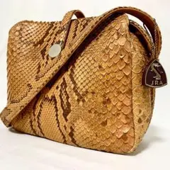 Item thumbnail for item b2a9b689-8130-4b70-bca3-6ad219036d86