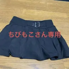 黒のプリーツスカート