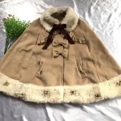ガーリーポンチョ ファー フリル リボン沢山 パール ベージュ