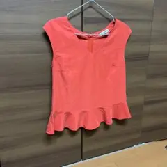 ペプラムノースリーブ