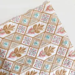 【45×45】(22×28欠け有) インド刺繍生地 はぎれ 布 生地