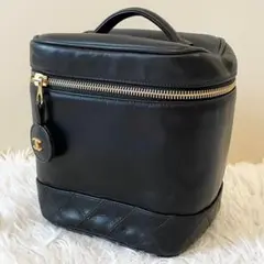 極美品 正規品 シャネル 縦型 バニティ ラムスキン 黒