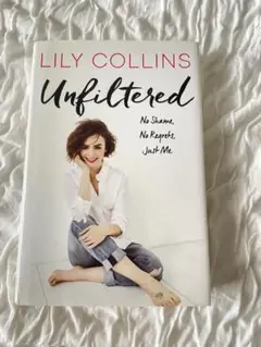 リリーコリンズ　Unfiltered エッセイ