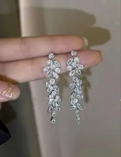 ロングピアス　 シルバー キラキラ ブライダル ウェディング　アクセサリー