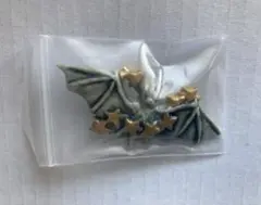 小菅幸子　ハンドメイド　ブローチ　 コウモリ