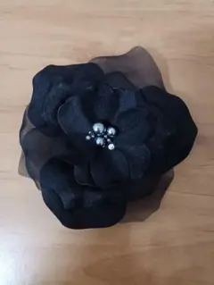 コサージュ　ビーズ付き　黒系　ブラックフラワー 　　美品