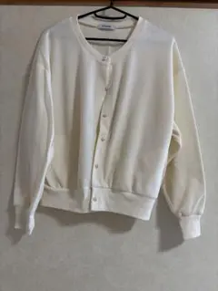 美品 パールボタンカーディガン