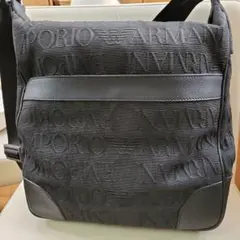メンズ アルマーニ ショルダーバッグ 刺繍 黒 メッセンジャー ワンショルダー