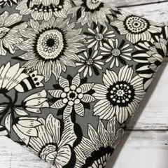 ラスト！生地　オックス　線描きフラワー　グレー　210センチ