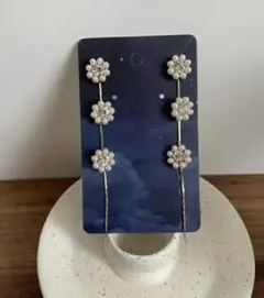 フラワーピアス ビジューピアス ゴールド 三連 3連 小粒パール