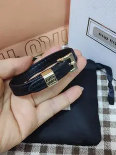 人気品✨ミュウミュウ　ロゴブレスレット　レザー　美品