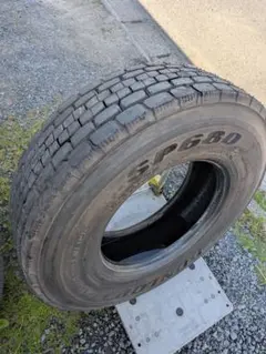 中古タイヤ245/80r17.5１本