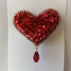 【ハンドメイド】キラキラハート♡ビーズブローチ♡赤No.36
