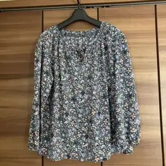 小花柄　ブラウス