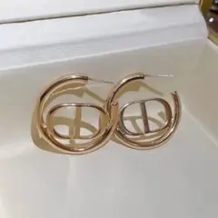 【大人気】ディオール Dior ピアス ゴールド ループピアス 大人可愛い