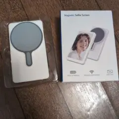 Magnetic selfie screen