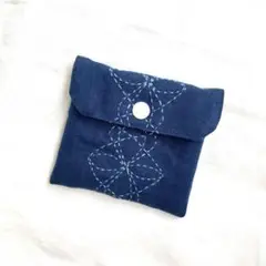 【8/18迄 限定出品】小さな フラップ ポーチ　刺し子 リネン ❉ 青 波 花