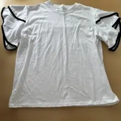 BY LOVE フリル付きホワイトTシャツ