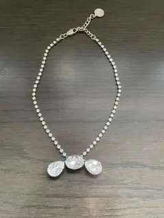 petite robe noire ビジューネックレス